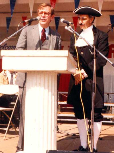 Larry Morrow as Moses Cleaveland with Cleveland Mayor George Voinovich