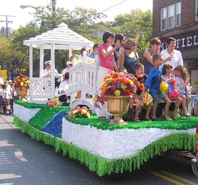 parade-float